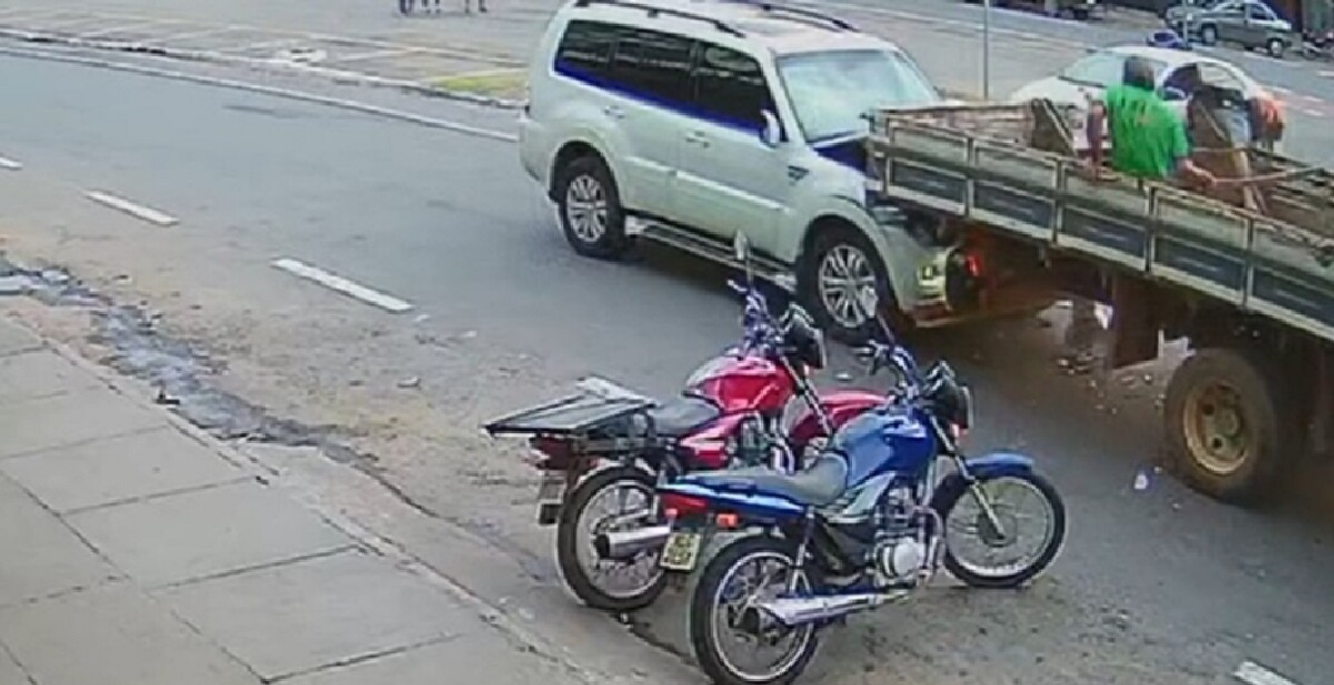 Homem, que estaria bêbado Motorista é preso após provocar acidente em Caldas Novas; menor fraturou a coluna