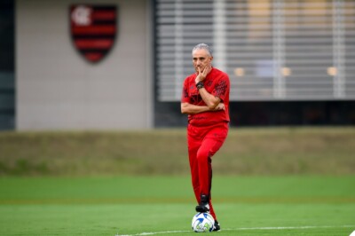 Tite comandando treino CT do Flamengo 2023