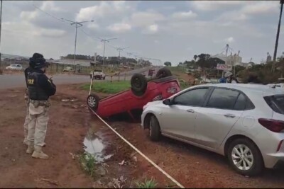 Preso homem que estava em carro que transportava cadáver e capotou em Rio Verde