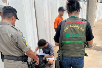 Fiscalização ambiental de Goiânia aplica R$ 15 mil em multas a três pichadores neste domingo