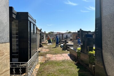 Goiânia: cemitérios municipais passam por limpeza e manutenção para o Dia de Finados