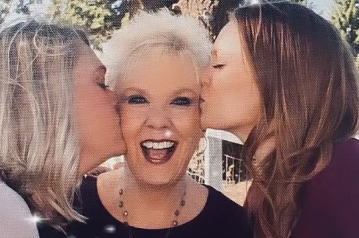 Mulher processa médico por secretamente usar seu esperma para inseminá-la nos EUA Filha descobriu o caso ao enviar seu DNA para um site