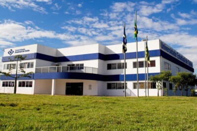 Associação entrega proposta de Plano de Carreira dos professores da UEG ao governo de Goiás