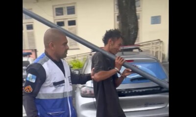 Preso por roubo de poste no Rio alega: "Fiz isso porque há muitos nas ruas" Homem não tinha nenhuma outra anotação criminal