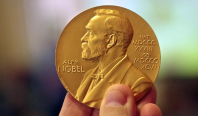 Placa com a imagem do químico sueco Alfred Nobel, que idealizou e financiou o prêmio anual que leva seu nome (Foto: Reprodução/Flickr)