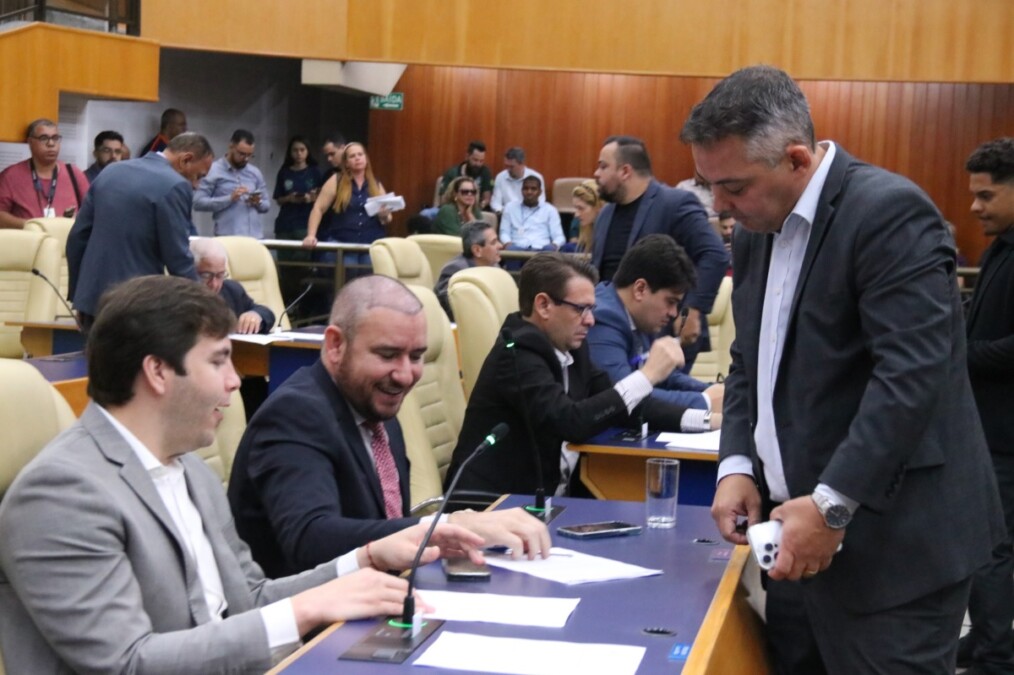 Leo José conversa com vereadores