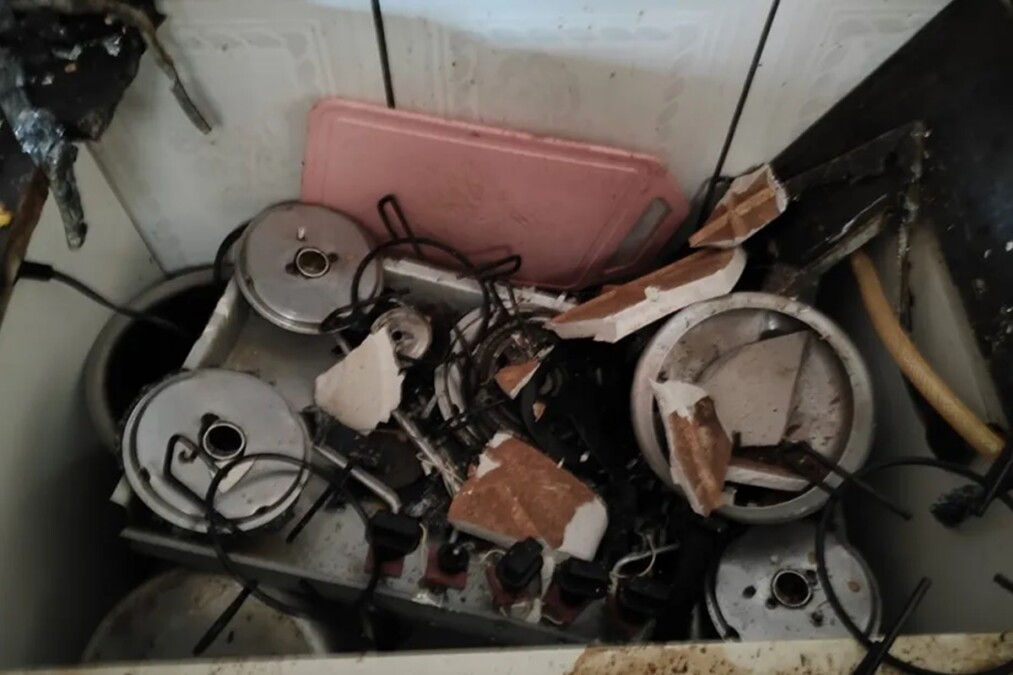 Panela de pressão explode e tampa destrói teto de gesso em casa de Goianésia
