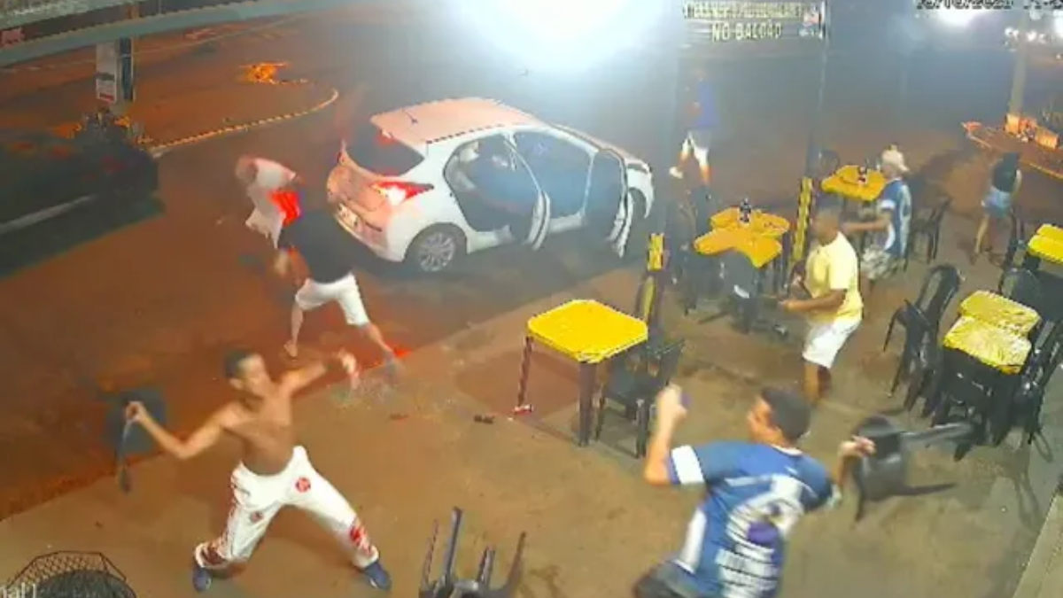 Vídeo mostra briga generalizada entre torcedores de Goiatuba e Anapolina