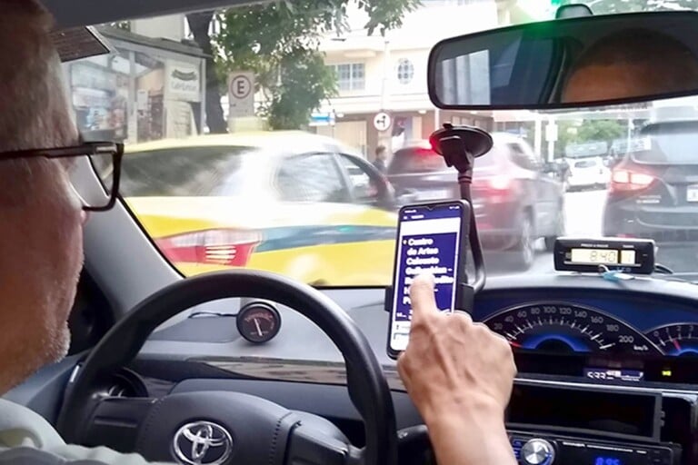profissional já pode pedir Crédito para motoristas de aplicativos e taxistas no Move Brasil; veja lista de carros permitidos