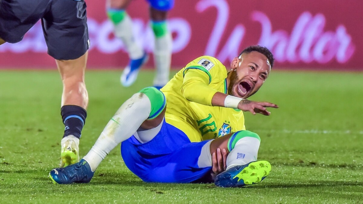 Neymar desabafa: É um momento muito triste, o pior Após a confirmação de lesões, atleta afirma que vai precisar da ajuda da família e amigos
