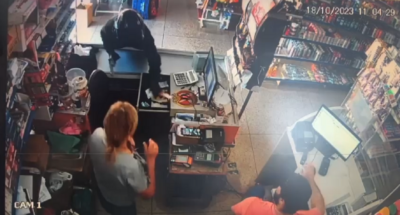 Câmera de segurança ajuda PM a identificar dupla que assaltou comércio em Itapuranga Roubo foi praticado na tarde de quarta-feira (18)