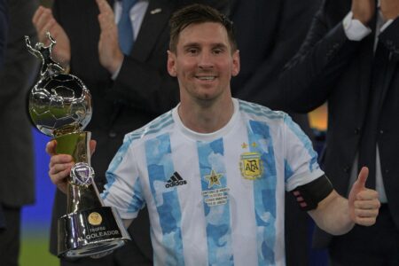 Messi comemorando conquista da Copa América no Rio de Janeiro