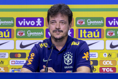 Fernando Diniz na coletiva da seleção brasileira 2023