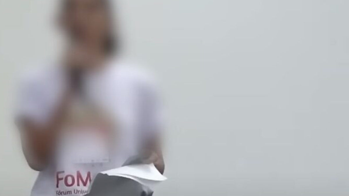 Estudante de Relações Internacionais da UEPB, no momento em que fez a denúncia (Foto: Reprodução)