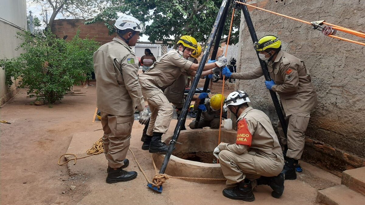 A dupla trabalhava na manutenção e fundeamento da cisterna quando caiu dentro do local e não conseguiu sair