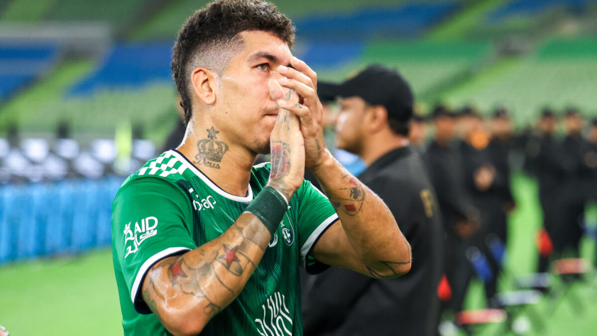 Pai do atacante Roberto Firmino morre aos 62 anos, vítima de enfarte