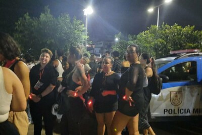 Público reclamou da falta de policiamento no entorno do estádio Fãs do RBD sofrem com arrastões na saída do 1º show no Rio de Janeiro