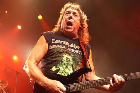 Dennis Stratton, ex-guitarrista do Iron Maiden, traz turnê para Goiânia