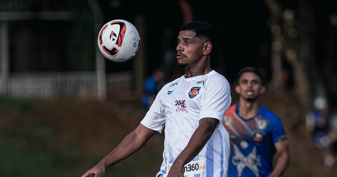 Porfírio em ação diante da Canedense. Foto: Basquiat