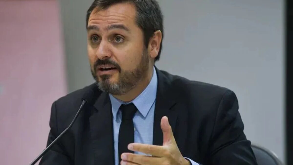 Diretor da PF acusa governo Bolsonaro de interferência política na instituição