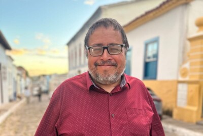 Jornalista lança livro "Poemas na Rede" na próxima sexta, em Goiânia