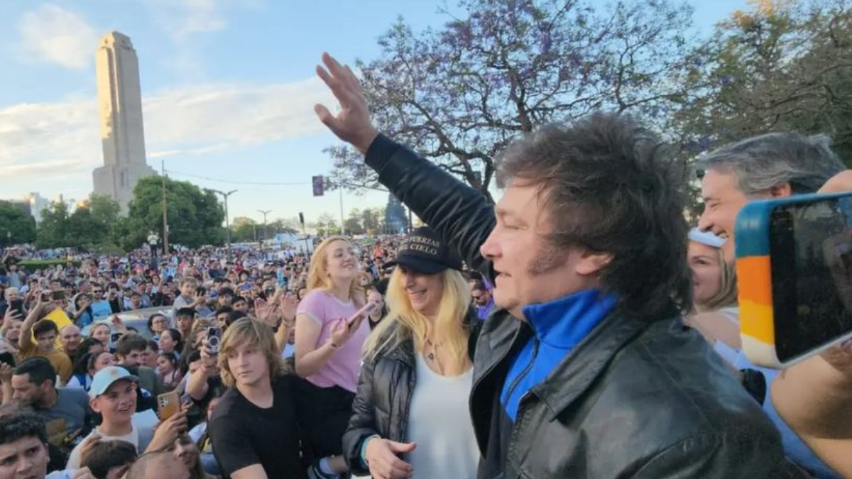 Milei menciona criptografia em post, moeda desaba e ele pode virar alvo de investigação