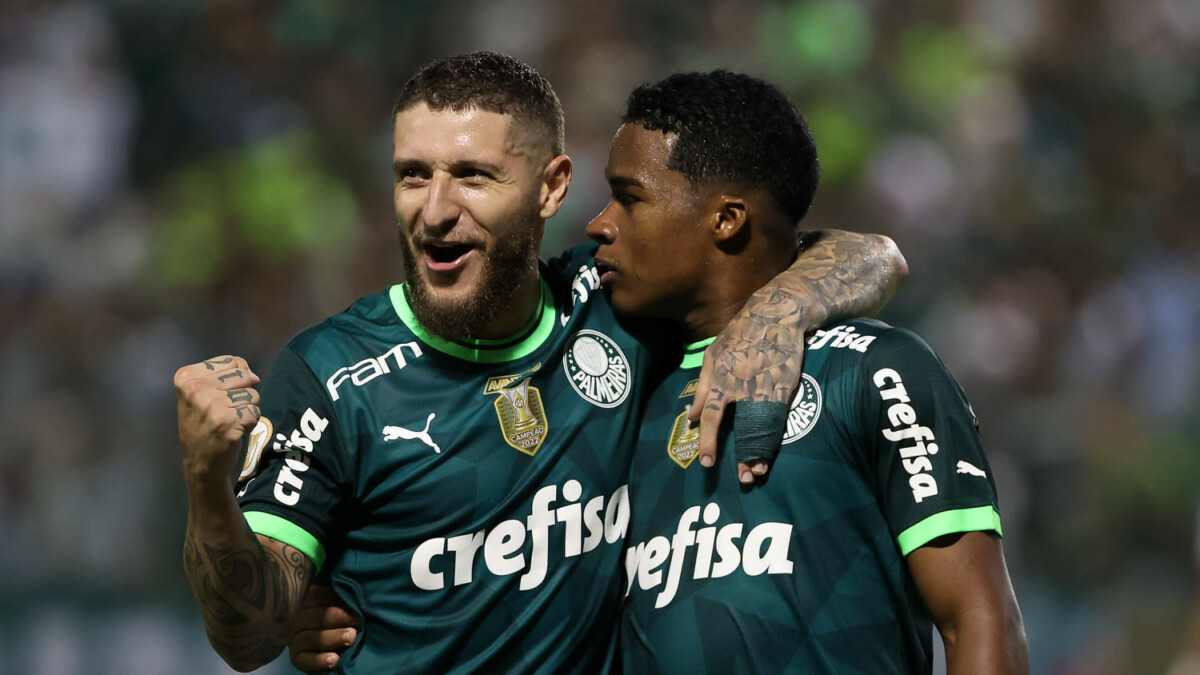 Zé Rafael e Endrick comemorando gol pelo Palmeiras