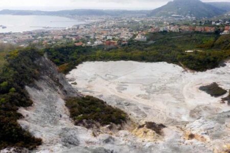 Supervulcão capaz de mudar o clima da Terra pode estar despertando região como "zona vermelha", devido alto risco de erupção