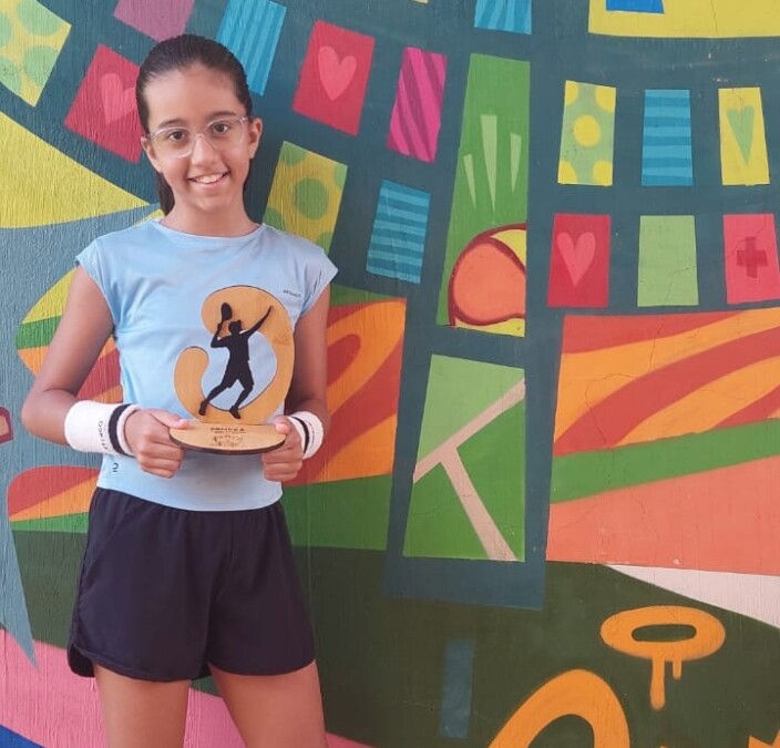 Jovem tenista goiana com o título em Brasília