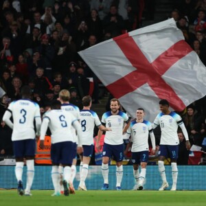 Jogadores da Inglaterra comemorando gol