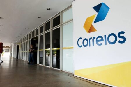 Correios abre concurso com salários até R$ 6,8 mil e vagas para Goiás