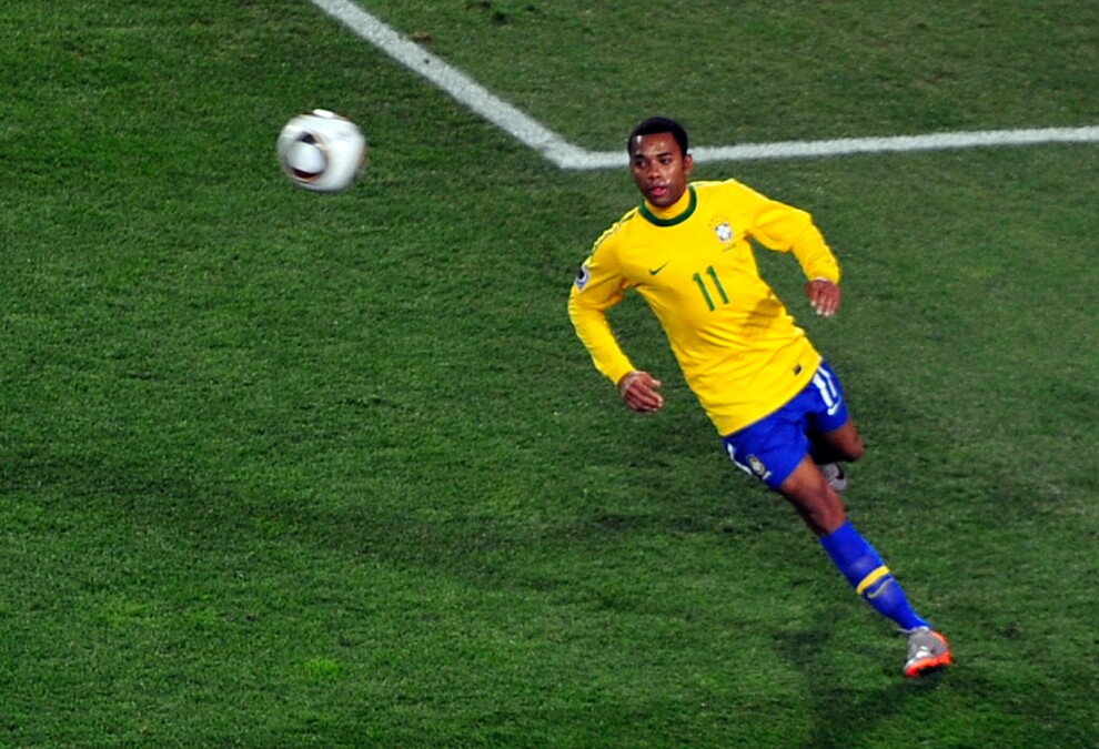 Robinho atuando pela seleção brasileira