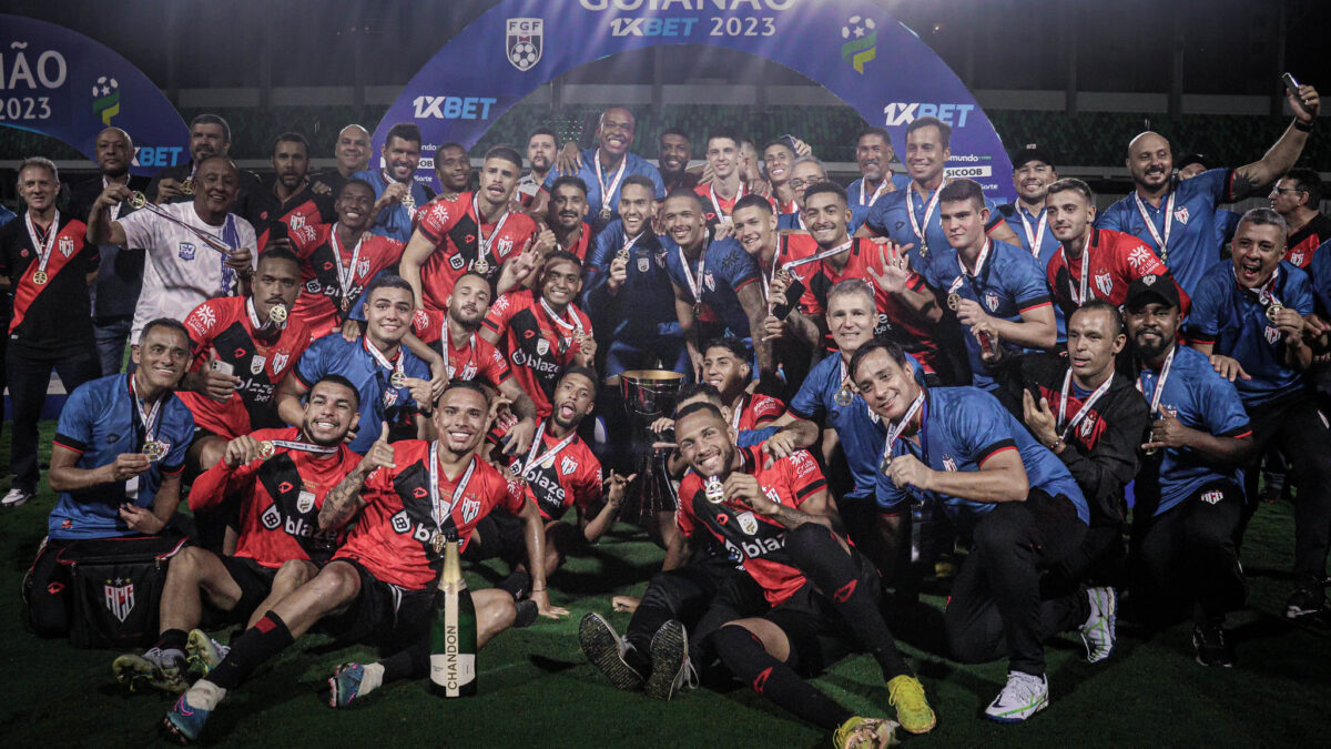 Jogadores do Atlético Goianiense comemorando título na Serrinha 2023