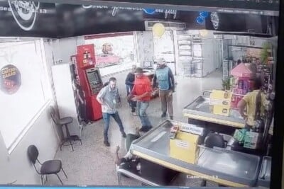 Polícia prende morador de rua suspeito de tentar esfaquear gerente de supermercado em Goiânia