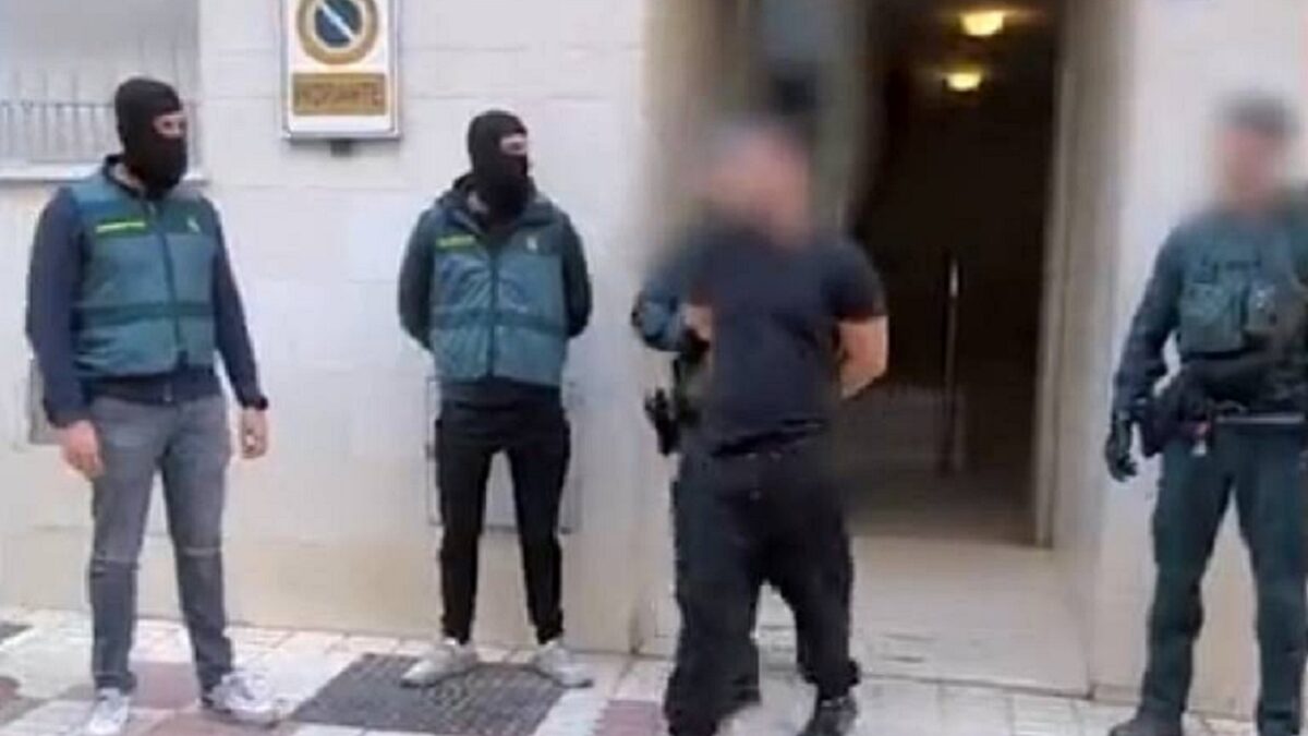 Irmãos brasileiros são presos na Espanha por ligação com Estado Islâmico Prisões feitas em parceria com a Polícia Federal do Brasil e FBI