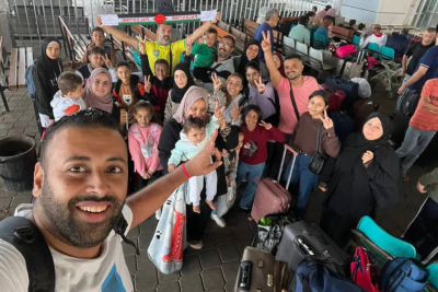 Grupo de brasileiros estava retido porque a fronteira havia sido fechada na sexta-feira (10), permanecendo assim no sábado (11)