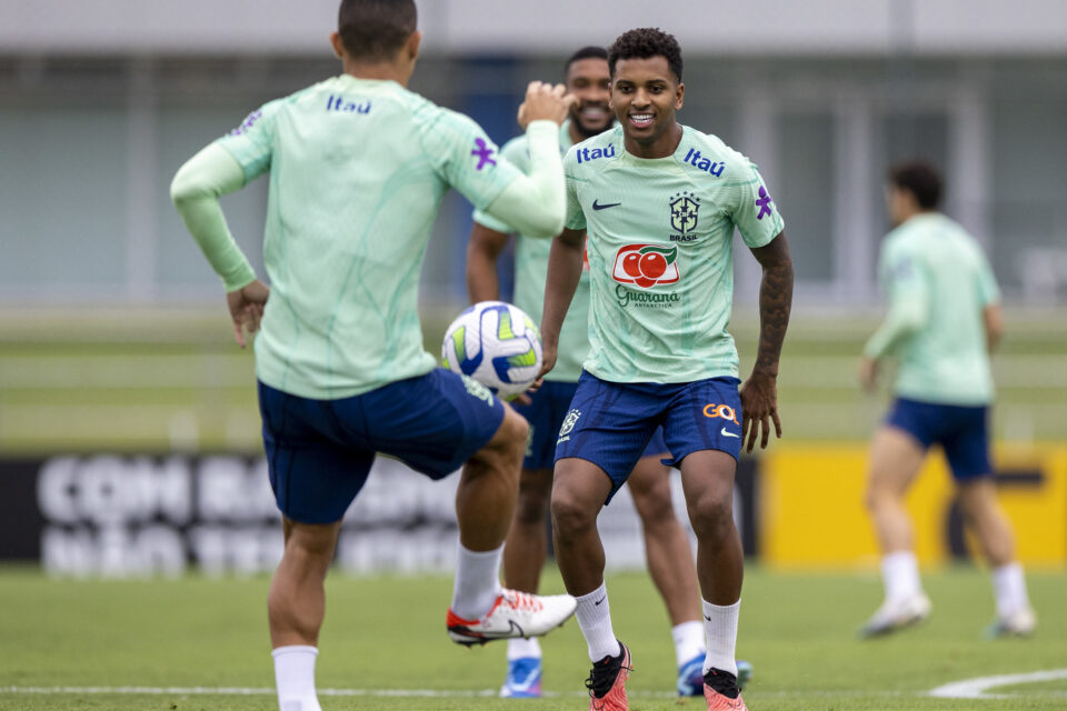 Rodrygo treinando com a Seleção Brasileira