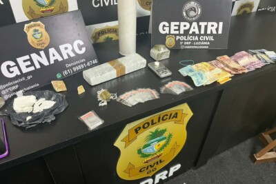 Polícia prende mãe e filho suspeitos de traficar drogas perto de escolas, em Cidade Ocidental