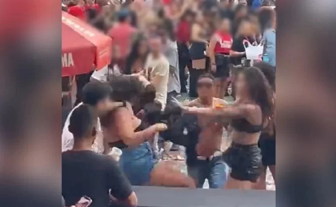 Mulheres brigam em show de Claudia Leitte no Caldas Country; vídeo Até o momento, não se sabe o motivo da confusão generalizada