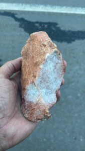 Pedra arremessada contra o ônibus