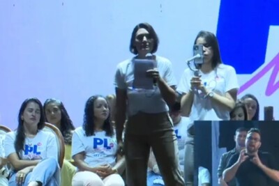 Michelle Bolsonaro ironiza delação de Mauro Cid: 'Incitando golpe com minha Bíblia?'