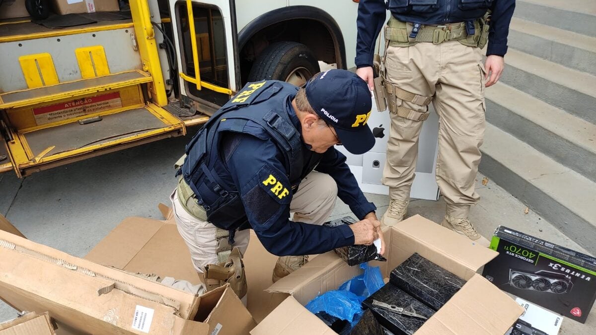 Micro-ônibus que levava pacientes de Caçu para Goiânia é apreendido com produtos contrabandeados