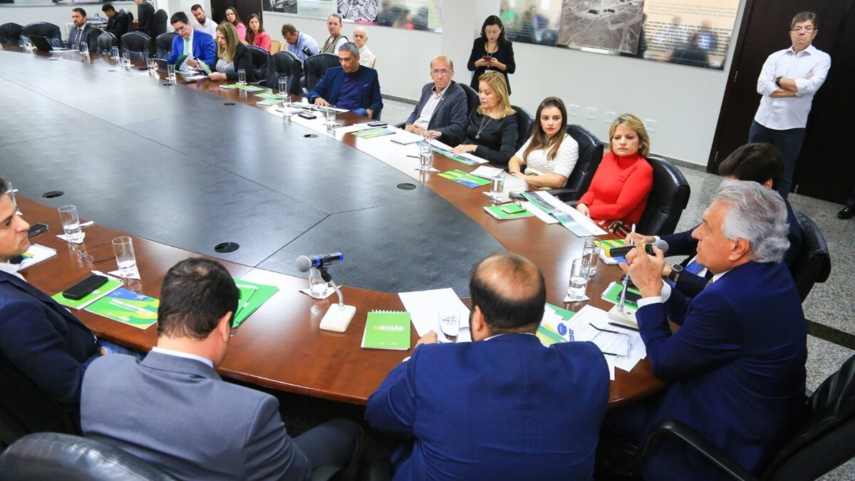 Bancada goiana em reunião com Caiado (Foto: Wesley Costa - Divulgação)