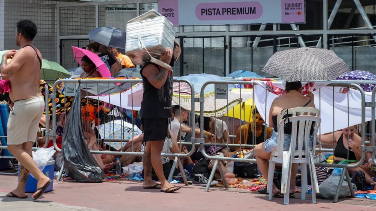 Disponibilização de água passa a ser obrigatória em grandes eventos Medida foi anunciada após apresentação de Taylor Swift