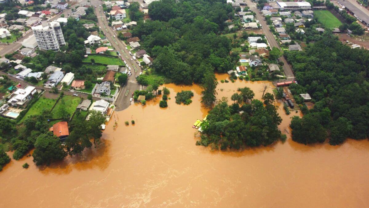 Governo aciona PF para punir fake news sobre enchentes no Rio Grande do Sul