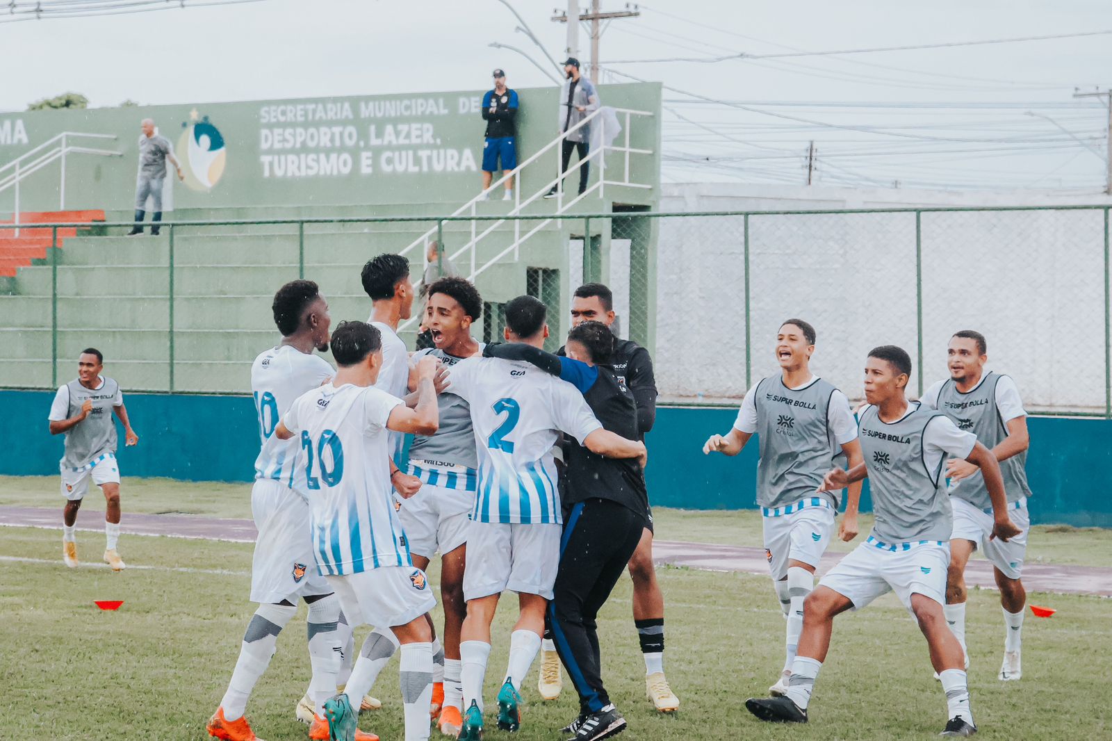 Grêmio comemorando um de seus gols na fase de grupos, onde terminou na liderança geral. Foto: Vinicius Canuto