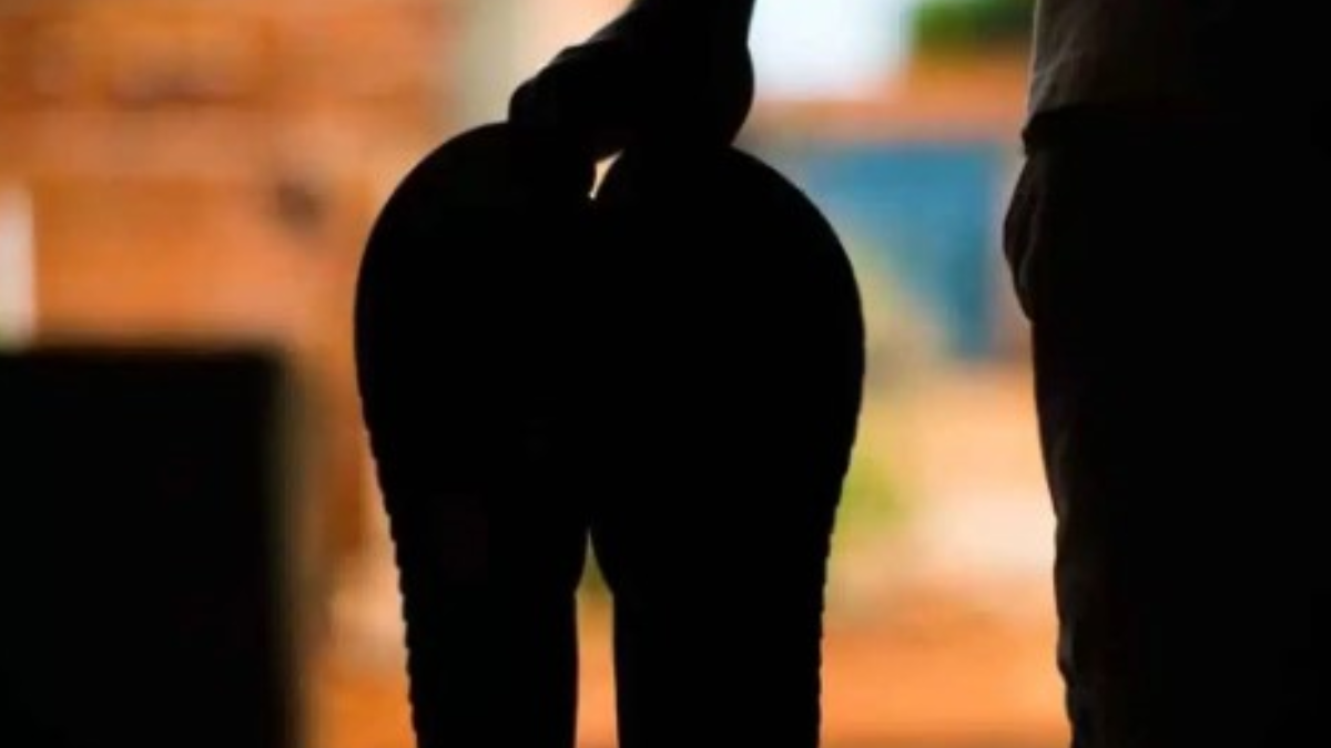 Menino pede chinelos para passar o Natal com irmãos (Foto: Reprodução)