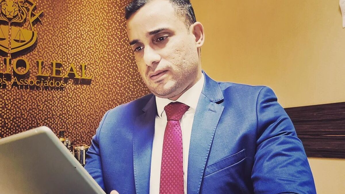 Advogado de supeito inocentado no caso Amélia diz que cliente segue preso e machucado