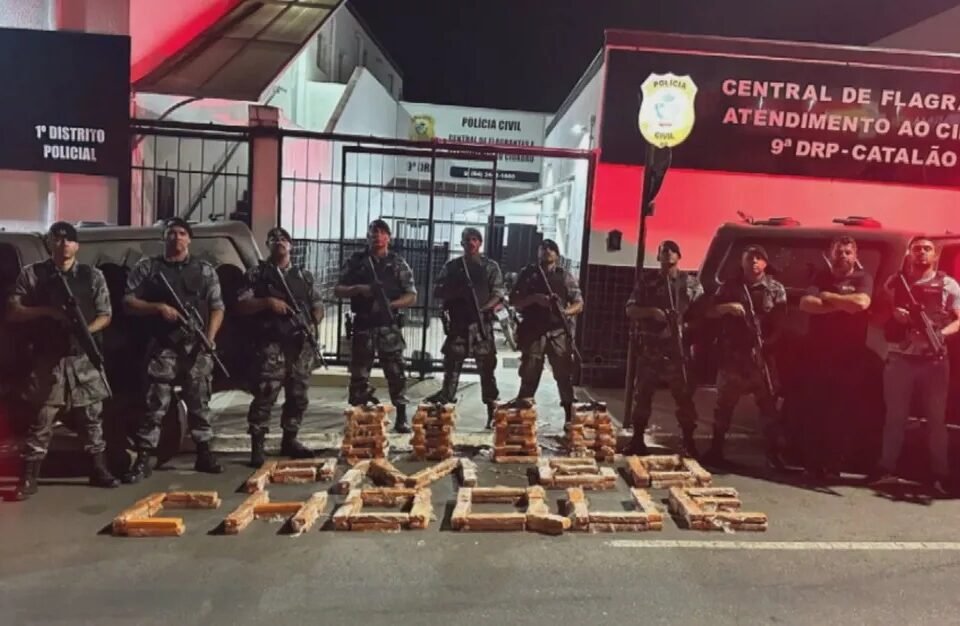Cinco suspeitos de tráfico de drogas morrem em confronto com a PM em Cristalina Na foram apreendidos 180 kg de droga e cinco armas de fogo