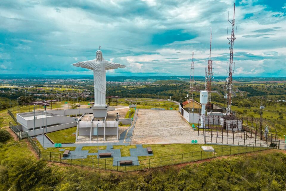 Cristo Redentor de Senador Canedo revitalizado. O Complexo Turístico Maguito Vilela será inaugurado neste sábado (16) (Foto: Divulgação)